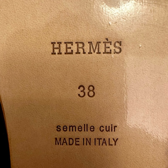 SOLD Hermès Oran Sandals - Gold, Size 38 - Authentic, tried on only - Picture 3 of 8